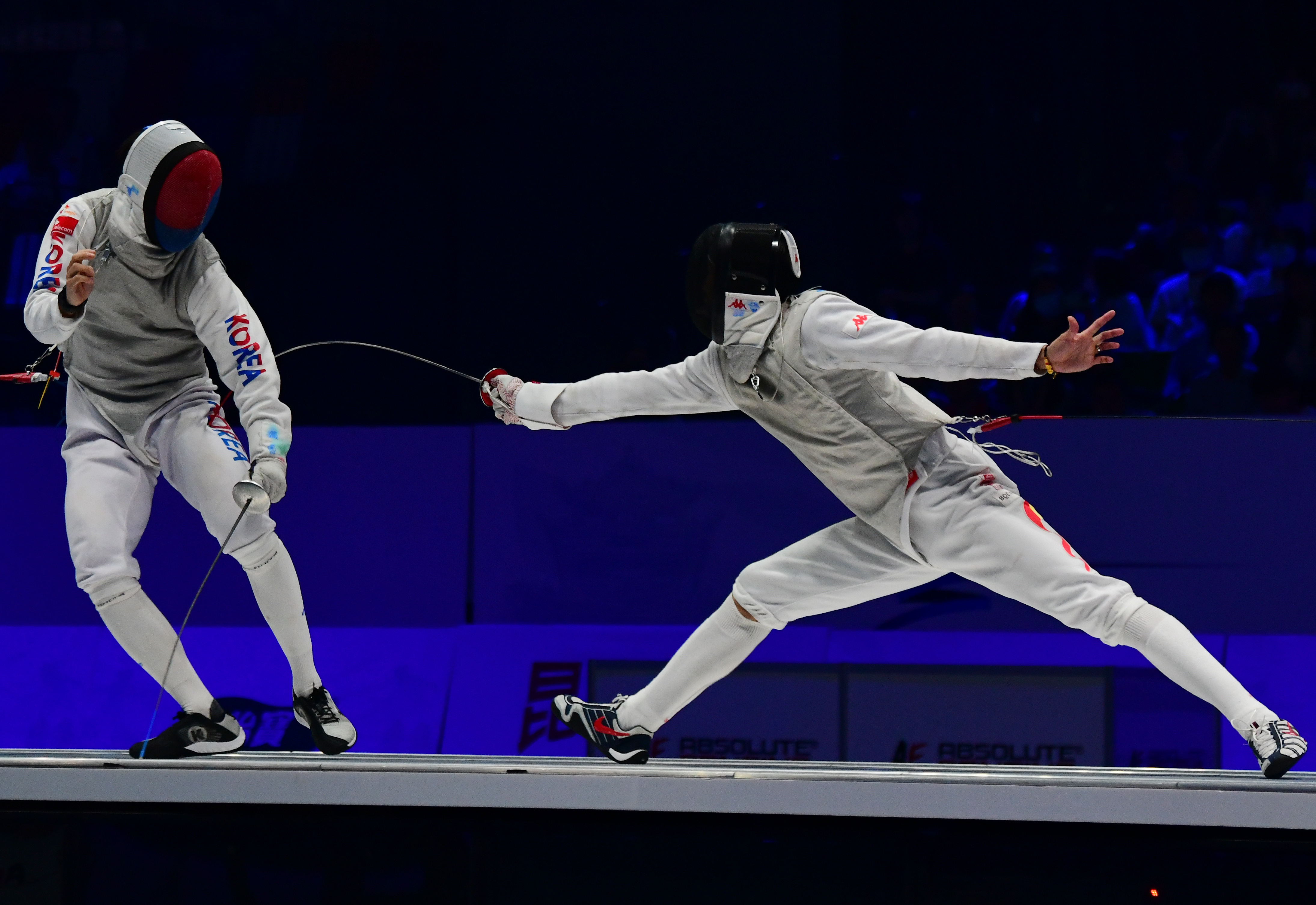 瑞士运动员实现击剑比赛完胜