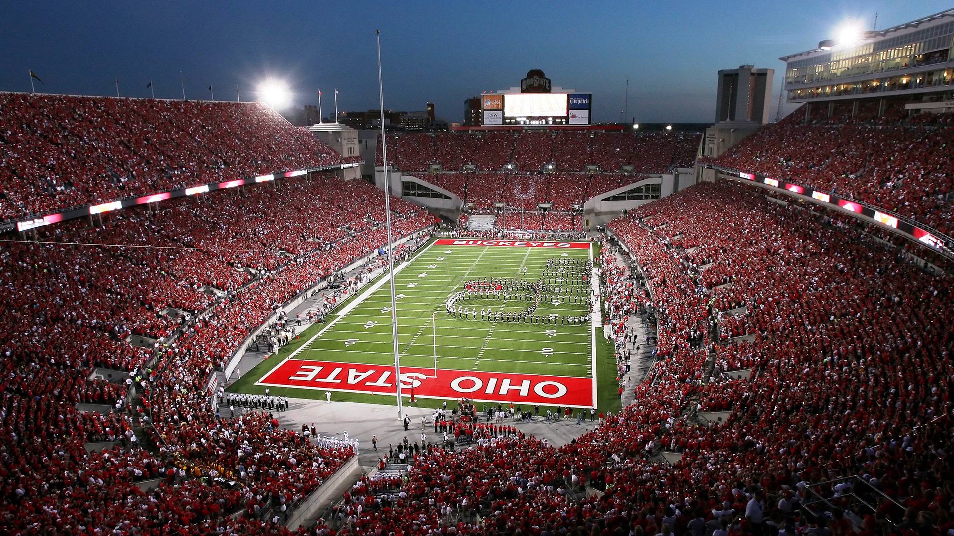 赛道与绿茵场，F1年度争冠焦点战与英伦双雄的足球交响